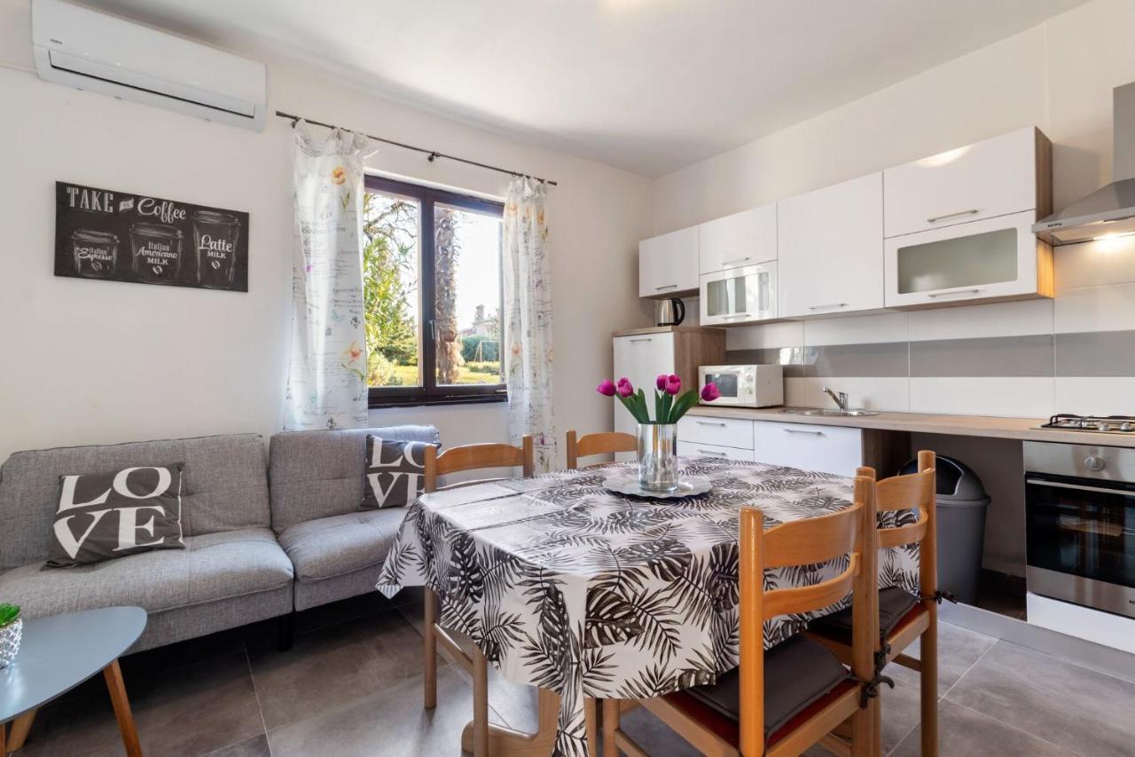 Apartment Greta Лабин Экстерьер фото