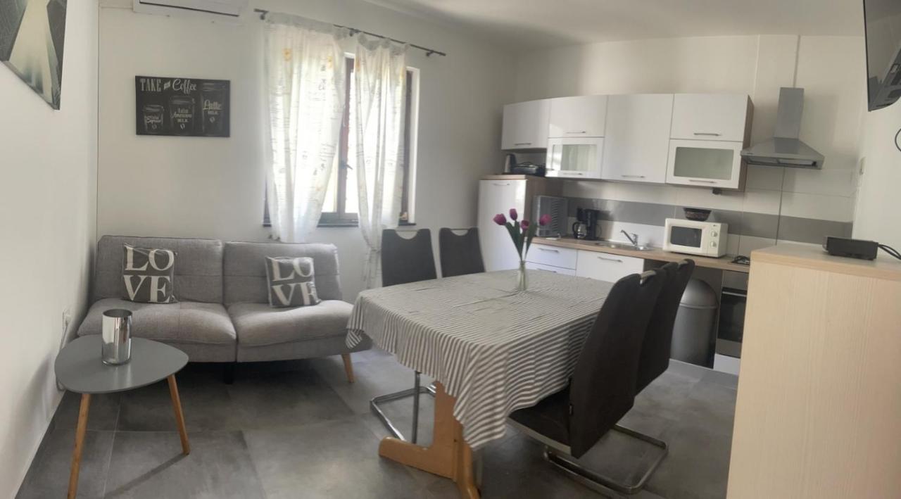 Apartment Greta Лабин Экстерьер фото